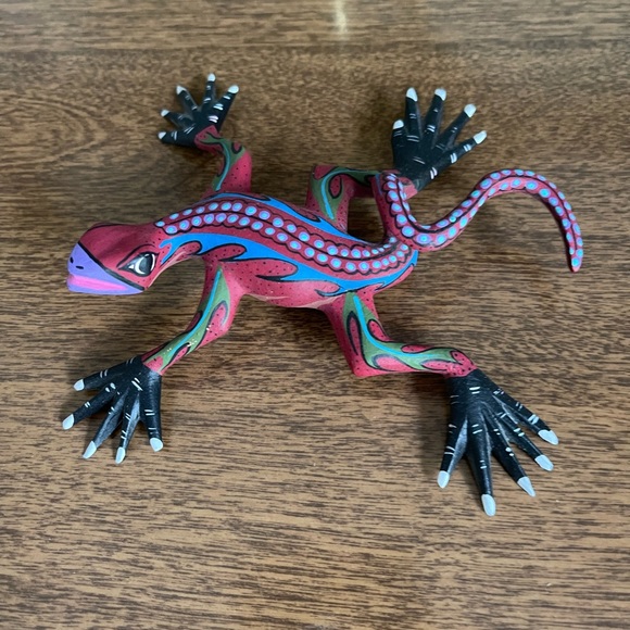 Oaxacan wood carved Gecko Lizard - Picture 3 of 7